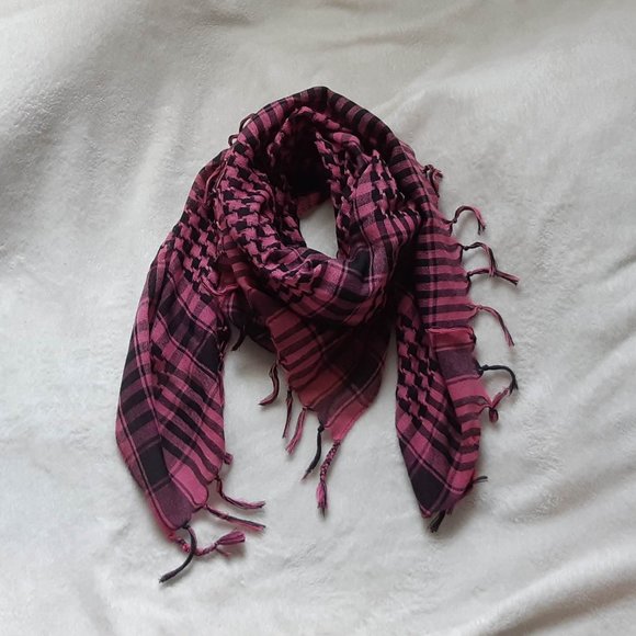 ☀️ 3/$15 ☀️ Pink Plaid Square Scarf - Picture 1 of 1